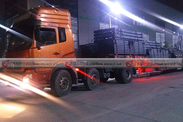 浙江紹興公交候車亭項目發(fā)貨