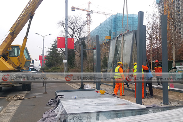 <strong>市政候車(chē)亭是怎么設(shè)計(jì)的？需要什么功能？</strong>