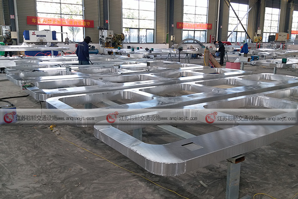 <strong>候車亭定制廠家哪家好？應(yīng)該選擇那家？</strong>