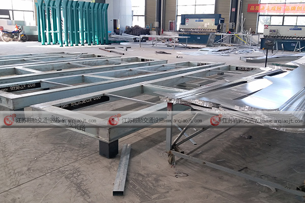 <strong>如何打造美觀的公交候車亭建設(shè)？公交候車亭相關(guān)規(guī)劃</strong>