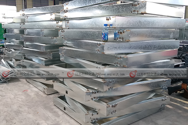 <strong>候車亭廠家哪里找，如何做出精美設(shè)計(jì)</strong>