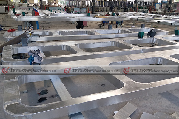 專業(yè)的廠家候車亭燈箱如何設(shè)計