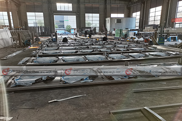 公交候車亭廠家如何選擇？公交候車亭廠家選擇鞍鞒交通好嗎