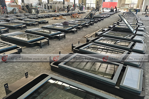 <strong>公交站臺候車亭廠家哪家好？哪里可以看候車亭成品圖？</strong>