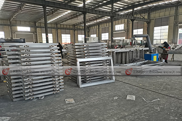 候車亭價(jià)格波動(dòng)的主要影響因素有哪些？