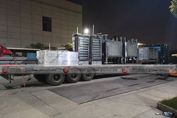 <strong>公交候車亭生產(chǎn)廠家哪個好？怎么選擇到靠譜的廠家？</strong>