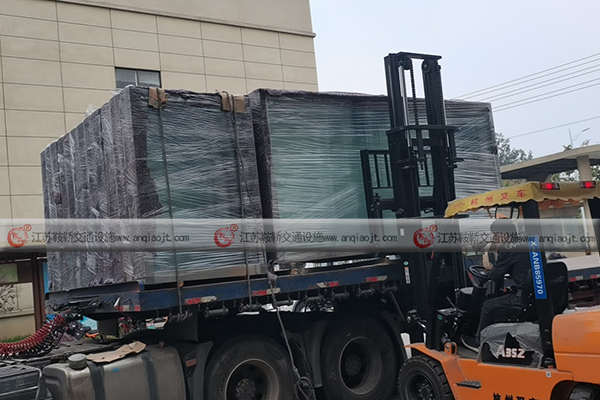 鄭州候車亭廣告燈箱廠家生產(chǎn)發(fā)貨