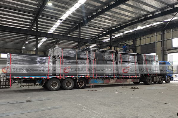 <strong>浙江衢州公交候車亭公交站臺(tái)裝車發(fā)貨</strong>