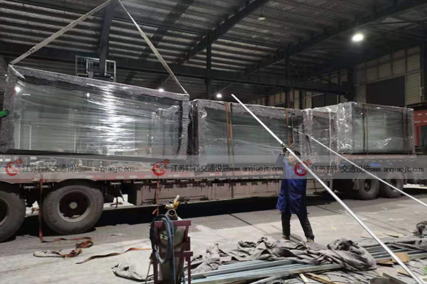 <strong>新疆維吾爾族自治區(qū)公交站臺(tái)候車亭裝車發(fā)貨</strong>