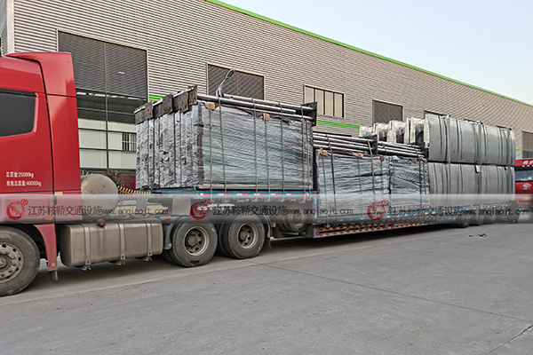 <strong>候車亭價格受到哪些因素影響？</strong>