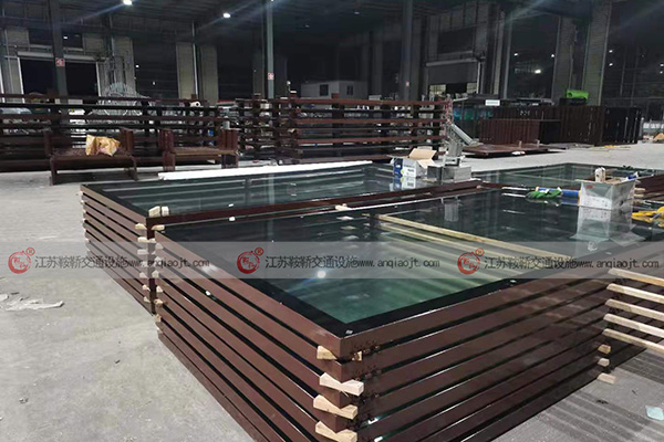 <strong>為何候車亭廣告燈箱報(bào)價(jià)不同</strong>