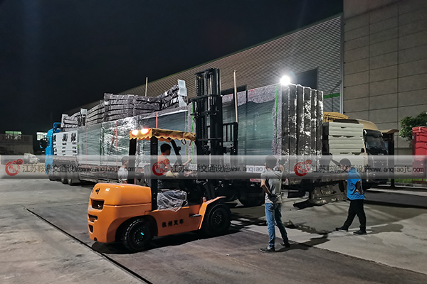 <strong>公交候車(chē)亭尺寸有相對(duì)規(guī)定的數(shù)據(jù)嗎？如何設(shè)定呢？</strong>