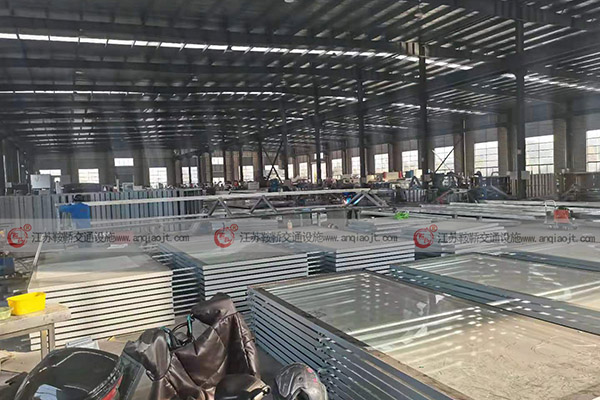 <i>公交候車(chē)亭設(shè)計(jì)說(shuō)明要包含哪些內(nèi)容？如何展現(xiàn)一個(gè)城市的風(fēng)采？</i>