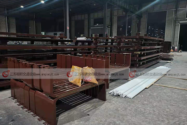 <strong>公交車(chē)候車(chē)亭設(shè)計(jì)都有哪些風(fēng)格？哪些風(fēng)格是城市更青睞的？</strong>