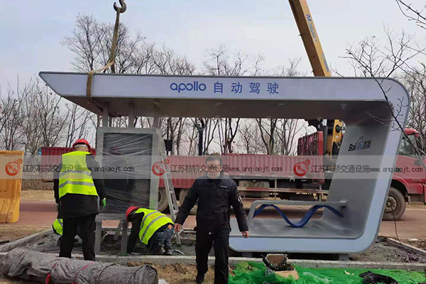 <strong>公交站臺燈箱有哪些作用？能在生產(chǎn)廠家購買嗎？</strong>