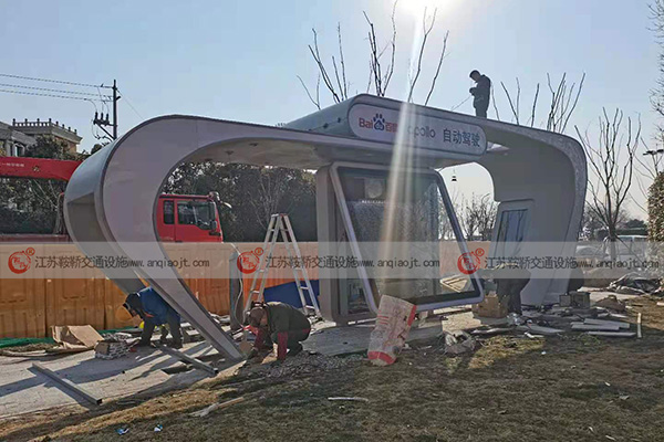 <strong>太陽能公交站臺有哪些好處？怎么在生產(chǎn)廠家定制？</strong>