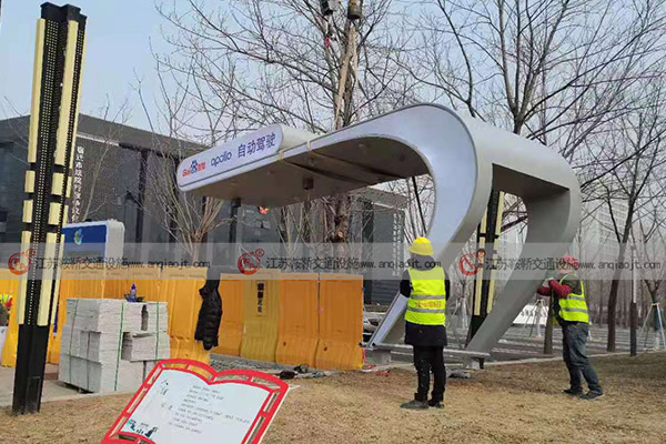 <strong>新款候車亭廠家如何選擇？</strong>