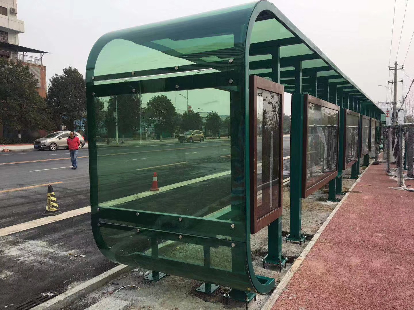 湖北武漢公交候車亭案例