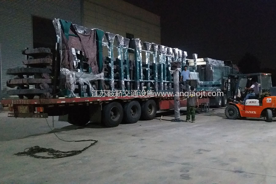 遼寧大連公交候車亭發(fā)貨